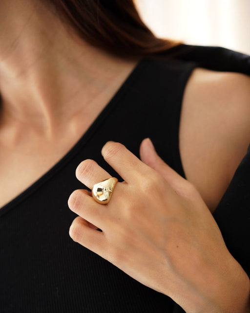Sculptural statement ring in 18K gold-filled brass