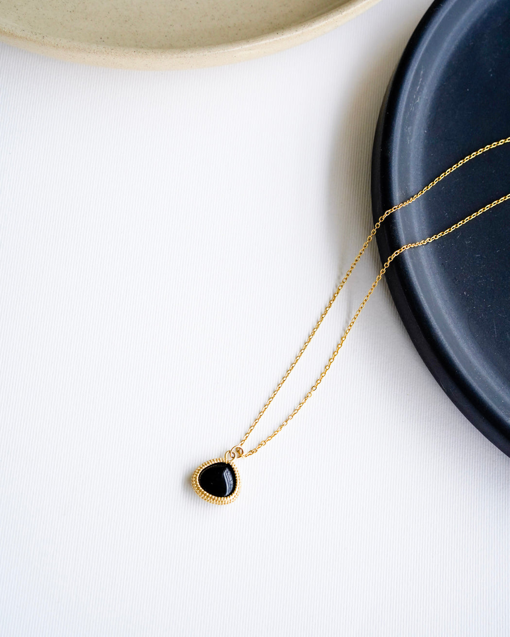 Lorelai Black Pendant Necklace