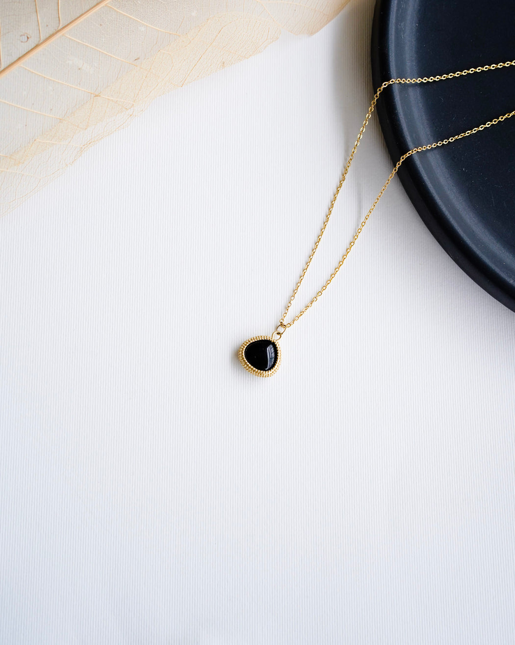Lorelai Black Pendant Necklace