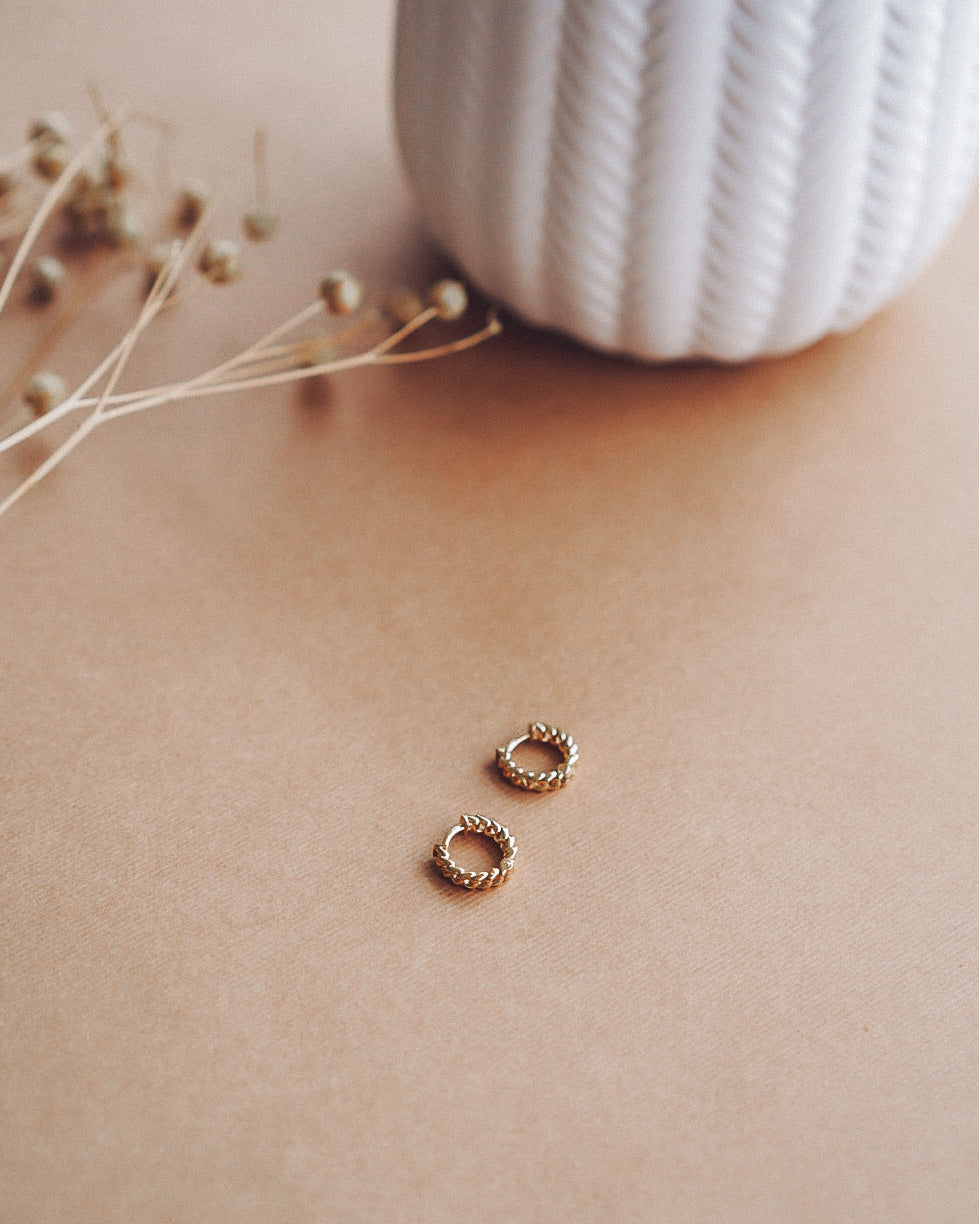 Leia Mini Link Huggie Hoops